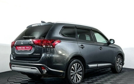Mitsubishi Outlander III рестайлинг 3, 2018 год, 1 897 000 рублей, 5 фотография