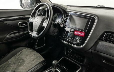 Mitsubishi Outlander III рестайлинг 3, 2018 год, 1 897 000 рублей, 9 фотография