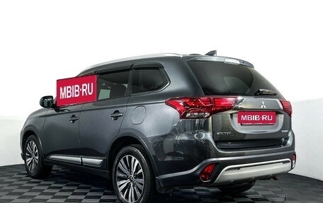 Mitsubishi Outlander III рестайлинг 3, 2018 год, 1 897 000 рублей, 7 фотография