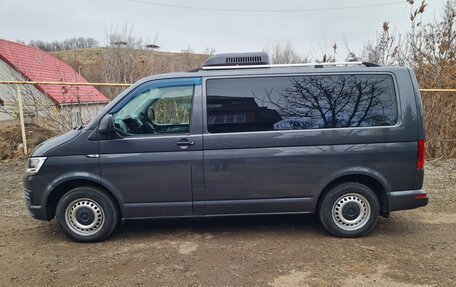 Volkswagen Caravelle T6 рестайлинг, 2016 год, 2 550 000 рублей, 2 фотография