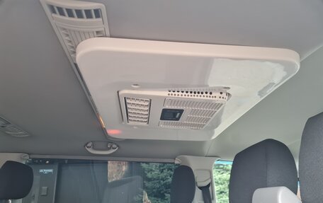 Volkswagen Caravelle T6 рестайлинг, 2016 год, 2 550 000 рублей, 10 фотография