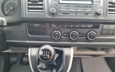 Volkswagen Caravelle T6 рестайлинг, 2016 год, 2 550 000 рублей, 14 фотография