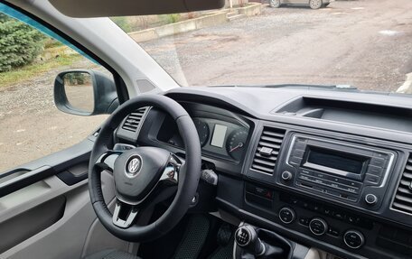 Volkswagen Caravelle T6 рестайлинг, 2016 год, 2 550 000 рублей, 13 фотография