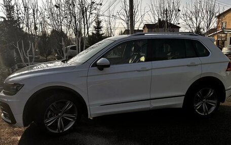 Volkswagen Tiguan II, 2019 год, 3 600 000 рублей, 2 фотография