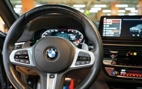 BMW 5 серия, 2022 год, 5 990 000 рублей, 17 фотография