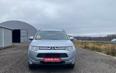 Mitsubishi Outlander III рестайлинг 3, 2012 год, 1 200 000 рублей, 1 фотография