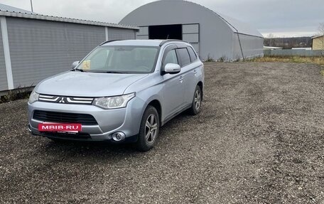 Mitsubishi Outlander III рестайлинг 3, 2012 год, 1 200 000 рублей, 5 фотография