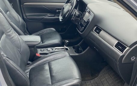 Mitsubishi Outlander III рестайлинг 3, 2012 год, 1 200 000 рублей, 20 фотография