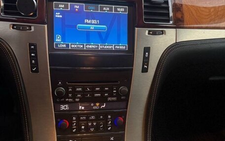 Cadillac Escalade III, 2012 год, 1 670 000 рублей, 9 фотография