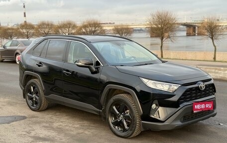 Toyota RAV4, 2021 год, 3 190 000 рублей, 1 фотография