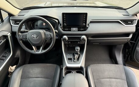 Toyota RAV4, 2021 год, 3 190 000 рублей, 12 фотография