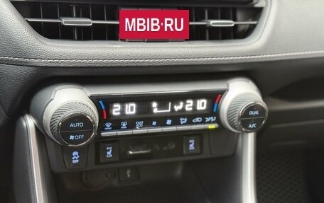 Toyota RAV4, 2021 год, 3 190 000 рублей, 18 фотография