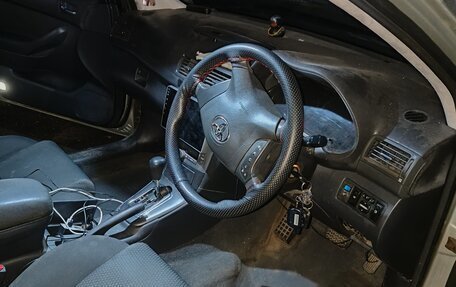 Toyota Avensis III рестайлинг, 2003 год, 900 000 рублей, 9 фотография