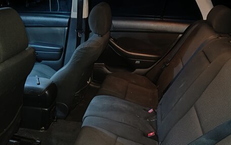 Toyota Avensis III рестайлинг, 2003 год, 900 000 рублей, 7 фотография