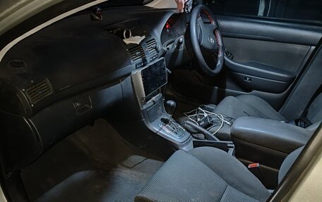 Toyota Avensis III рестайлинг, 2003 год, 900 000 рублей, 8 фотография