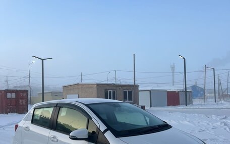 Toyota Vitz, 2016 год, 950 000 рублей, 3 фотография