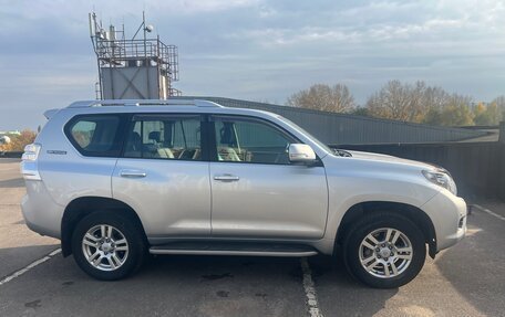 Toyota Land Cruiser Prado 150 рестайлинг 2, 2011 год, 4 000 000 рублей, 2 фотография