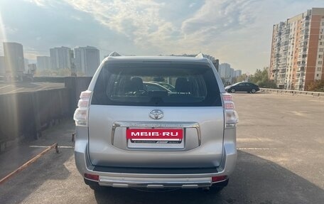 Toyota Land Cruiser Prado 150 рестайлинг 2, 2011 год, 4 000 000 рублей, 3 фотография