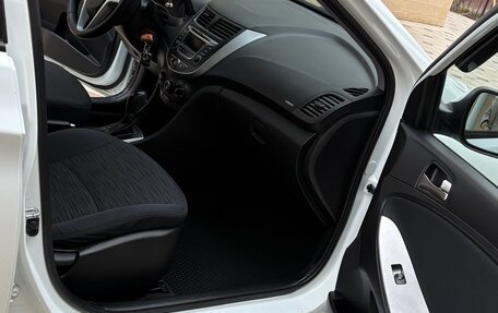 Hyundai Solaris II рестайлинг, 2015 год, 1 100 000 рублей, 9 фотография