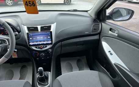 Hyundai Solaris II рестайлинг, 2011 год, 899 999 рублей, 15 фотография