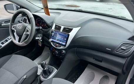 Hyundai Solaris II рестайлинг, 2011 год, 899 999 рублей, 13 фотография