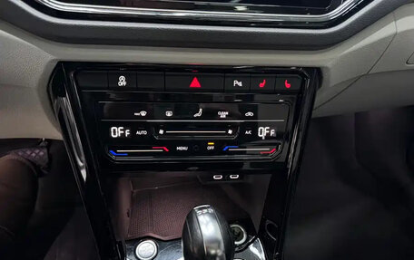 Volkswagen T-Roc I, 2022 год, 1 280 777 рублей, 21 фотография