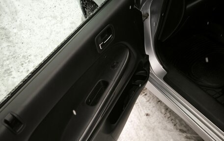 Honda Stream I рестайлинг, 2002 год, 590 000 рублей, 18 фотография