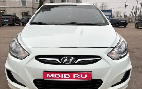 Hyundai Solaris II рестайлинг, 2013 год, 920 000 рублей, 1 фотография