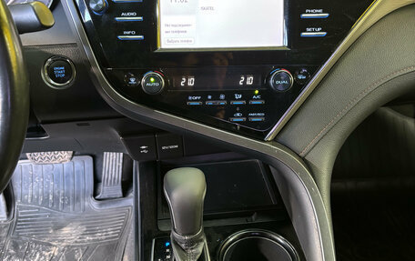 Toyota Camry, 2018 год, 2 190 000 рублей, 16 фотография