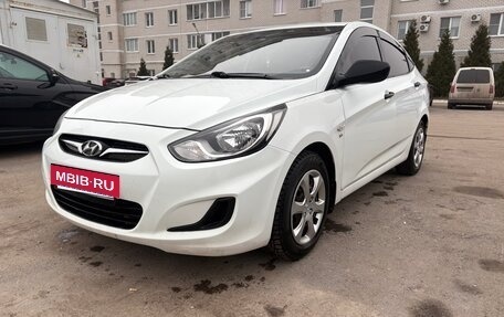 Hyundai Solaris II рестайлинг, 2013 год, 920 000 рублей, 3 фотография