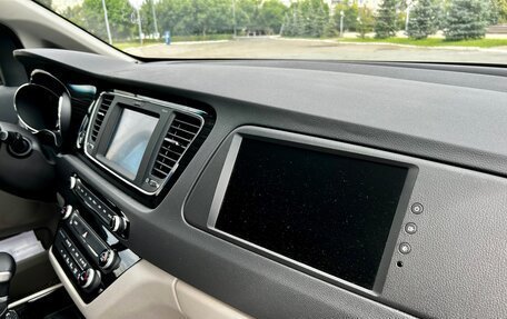 KIA Carnival III, 2020 год, 2 900 000 рублей, 21 фотография