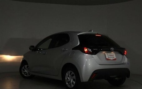 Toyota Yaris, 2022 год, 1 050 911 рублей, 7 фотография