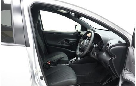 Toyota Yaris, 2022 год, 1 050 911 рублей, 8 фотография