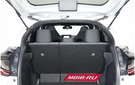 Toyota Yaris, 2022 год, 1 050 911 рублей, 10 фотография