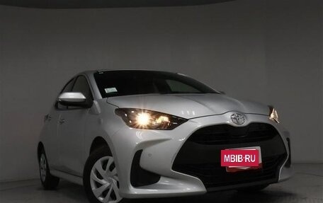 Toyota Yaris, 2022 год, 1 050 911 рублей, 6 фотография