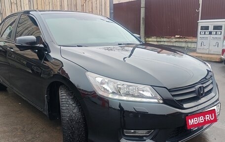 Honda Accord IX рестайлинг, 2013 год, 1 850 000 рублей, 3 фотография