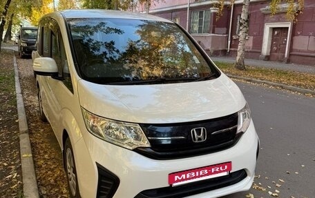 Honda Stepwgn IV, 2017 год, 1 800 000 рублей, 3 фотография