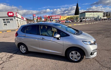 Honda Fit III, 2019 год, 1 400 000 рублей, 2 фотография