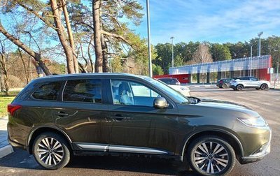 Mitsubishi Outlander III рестайлинг 3, 2018 год, 1 950 000 рублей, 1 фотография