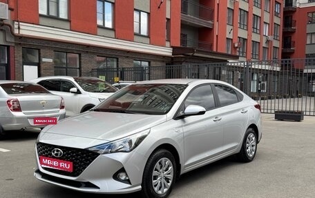 Hyundai Solaris II рестайлинг, 2021 год, 1 880 000 рублей, 1 фотография
