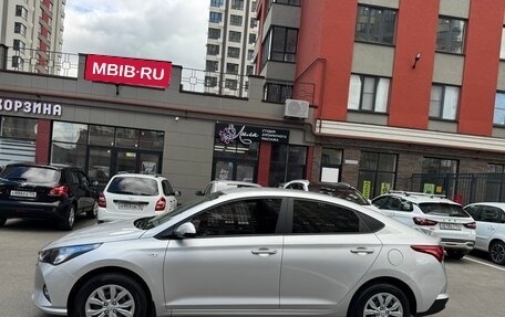 Hyundai Solaris II рестайлинг, 2021 год, 1 880 000 рублей, 3 фотография