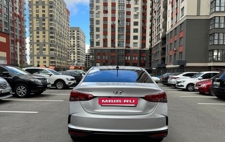 Hyundai Solaris II рестайлинг, 2021 год, 1 880 000 рублей, 5 фотография