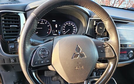 Mitsubishi Outlander III рестайлинг 3, 2018 год, 1 950 000 рублей, 8 фотография