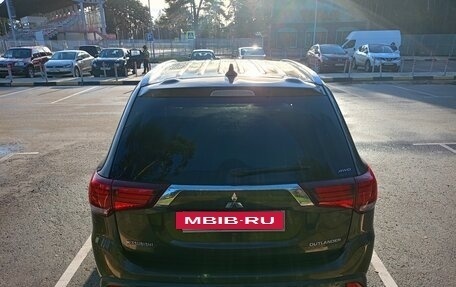 Mitsubishi Outlander III рестайлинг 3, 2018 год, 1 950 000 рублей, 4 фотография