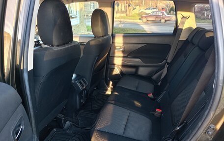 Mitsubishi Outlander III рестайлинг 3, 2018 год, 1 950 000 рублей, 11 фотография