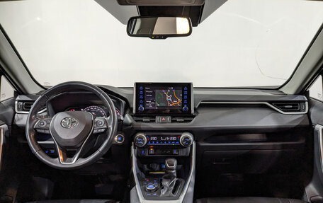 Toyota RAV4, 2019 год, 3 550 000 рублей, 14 фотография