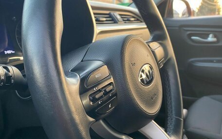 KIA Rio IV, 2021 год, 1 730 000 рублей, 10 фотография