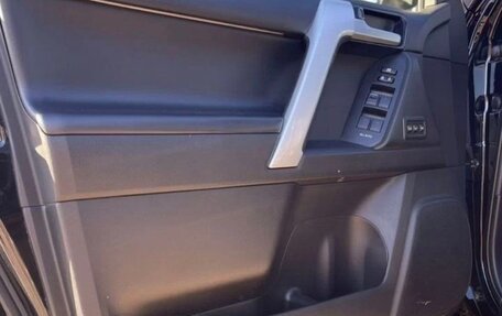 Toyota Land Cruiser Prado 150 рестайлинг 2, 2018 год, 6 250 000 рублей, 10 фотография