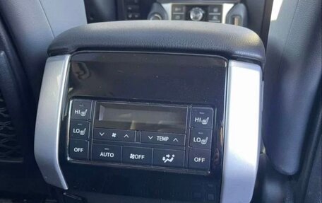 Toyota Land Cruiser Prado 150 рестайлинг 2, 2018 год, 6 250 000 рублей, 17 фотография