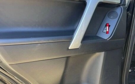 Toyota Land Cruiser Prado 150 рестайлинг 2, 2018 год, 6 250 000 рублей, 14 фотография